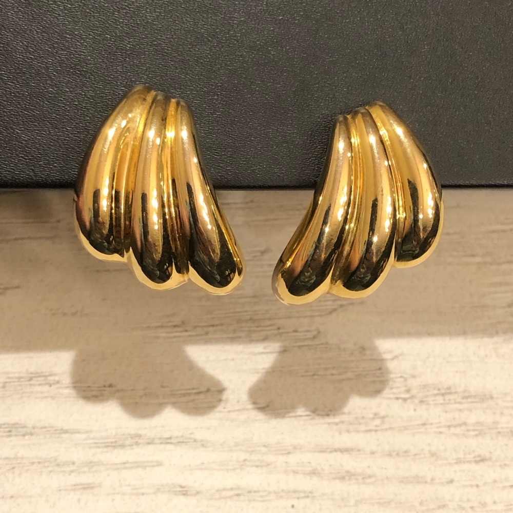Ervin Pearl Vintage Gold Earrings.